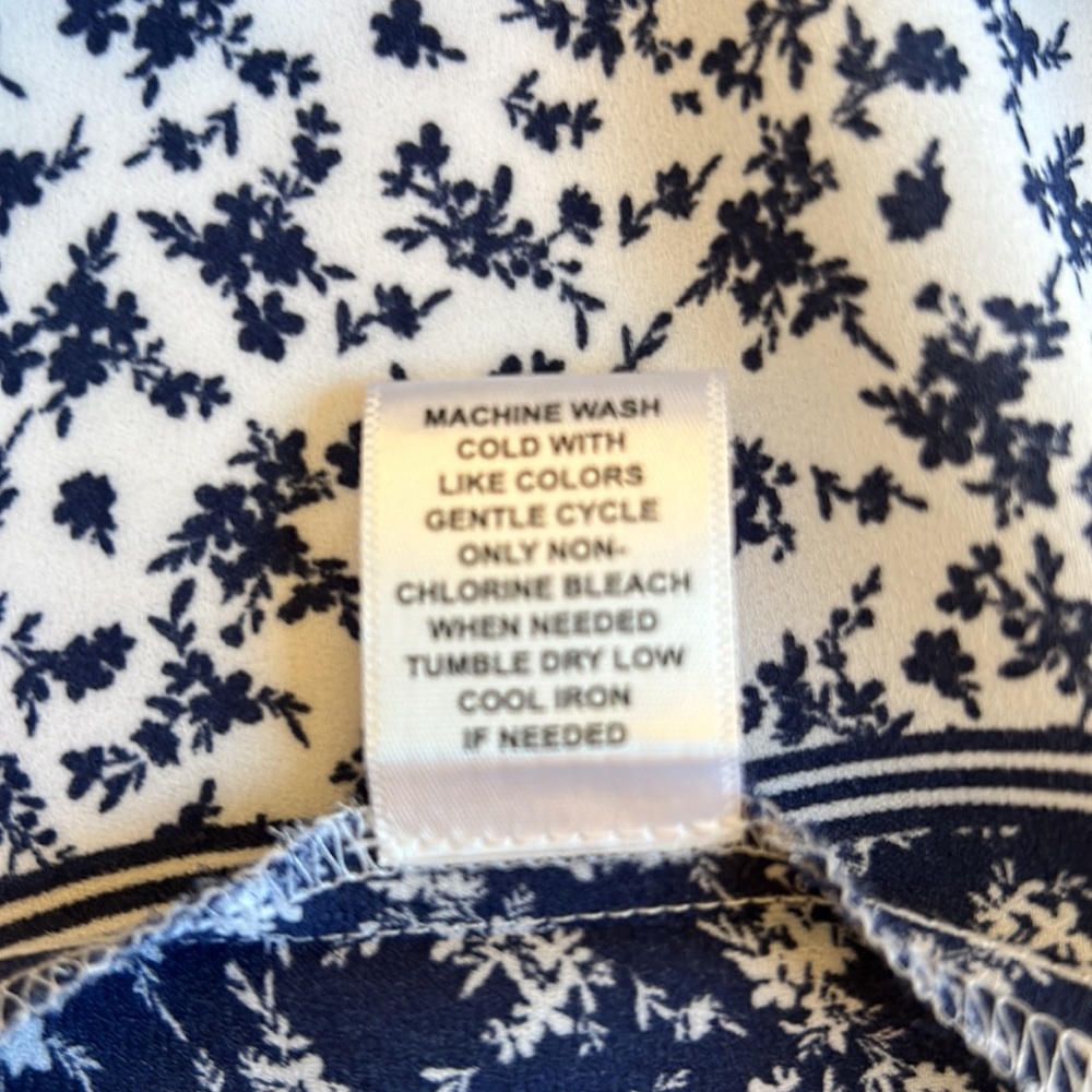 Elle 👚Top👚 - Picture 7 of 8